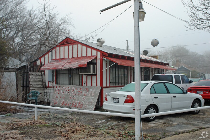 More Photos Of 932 E Jefferson Blvd, Dallas Auto Dealership For Lease