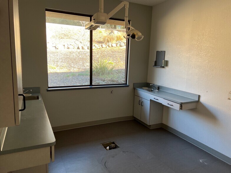 More Photos Of 10618 Combie Rd, Auburn Healthcare For Lease