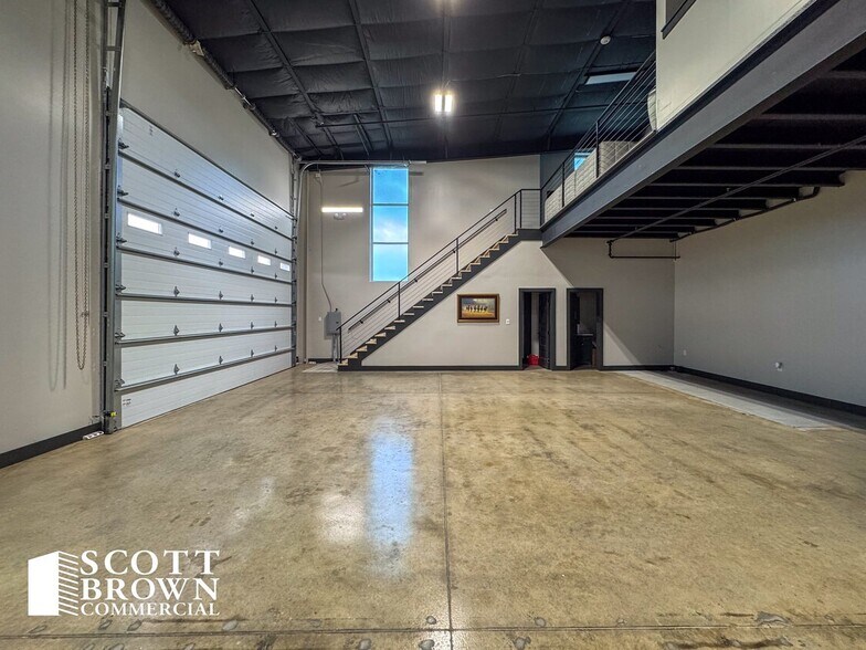 More Photos Of 1725 N Hwy 377, Roanoke Warehouse For Lease