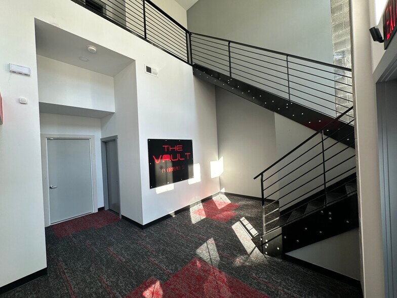 More Photos Of 15 Commerce St, Hawthorne Parking Garage For Sale