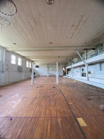 More Photos Of 450 McCorkle Ave, Burbank Schools For Sale