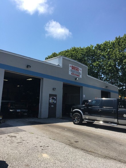 More Photos Of 25 Westwood Ave, New London Warehouse For Sale
