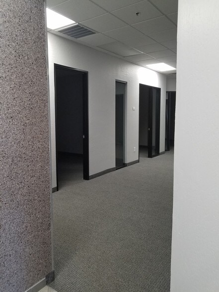 More Photos Of 7440 E Karen Dr, Scottsdale Service For Lease