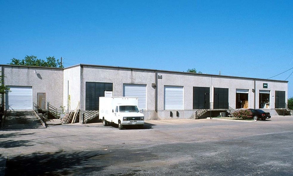 More Photos Of 404 W Powell Ln, Austin Warehouse For Lease