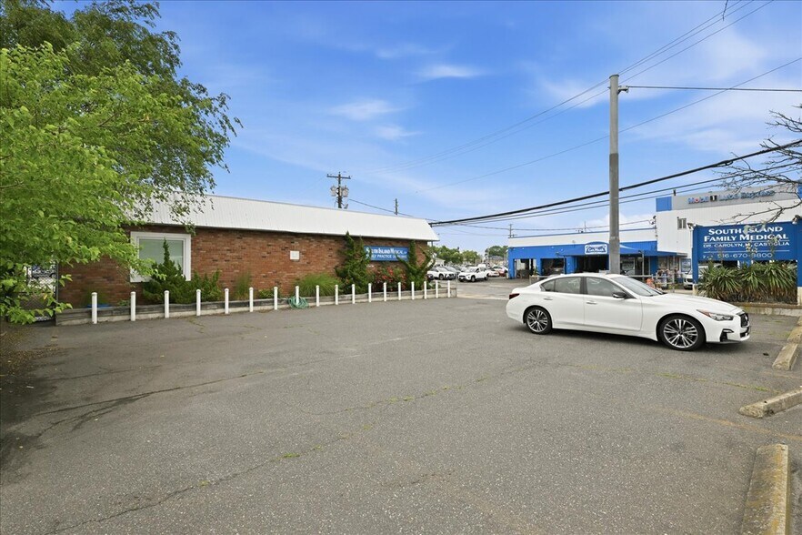 More Photos Of 3 California Pl S, Island Park Medical For Sale