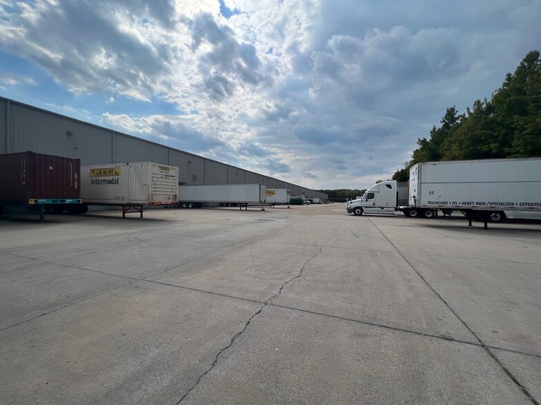 More Photos Of 713 Fenway Ave, Chesapeake Warehouse For Lease