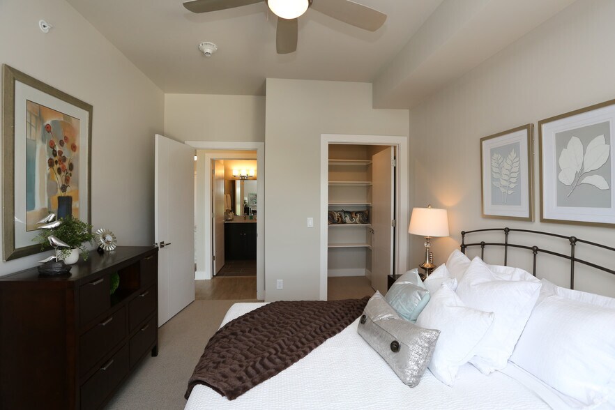 More Photos Of 4175 N Oakland Ave, Shorewood Multifamily For Sale