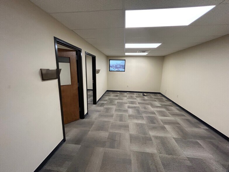 More Photos Of 101 Rathbone Rd, Marietta Flex For Sale