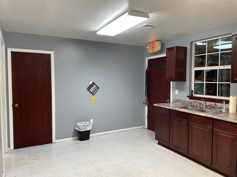More Photos Of 4119 Shady Ln, Enid Light Distribution For Sale