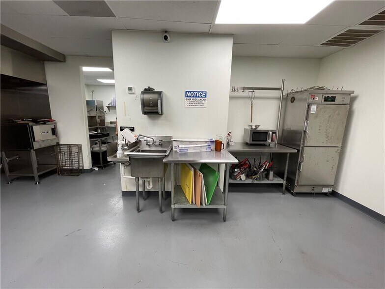 More Photos Of 1002 Victoria, Refugio Restaurant For Sale