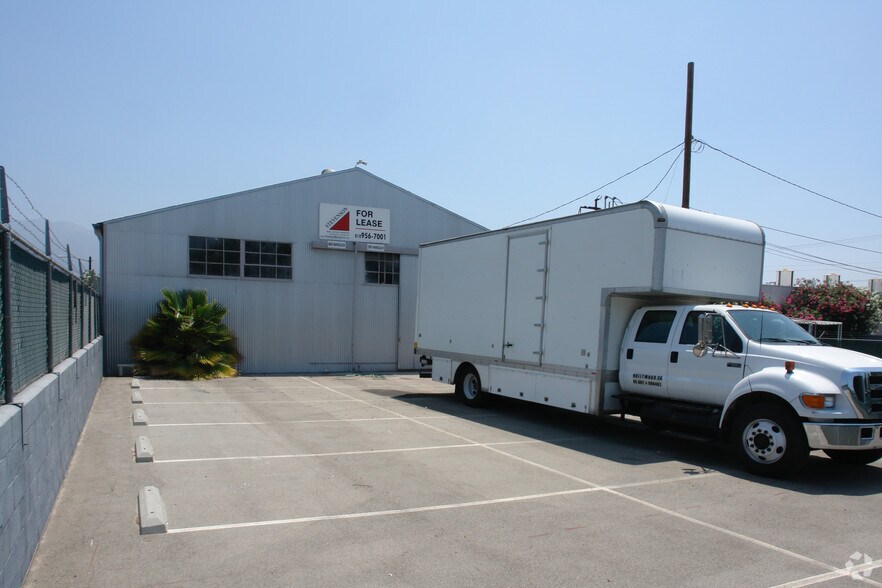 More Photos Of 1120-1208 W Isabel St, Burbank Warehouse For Lease