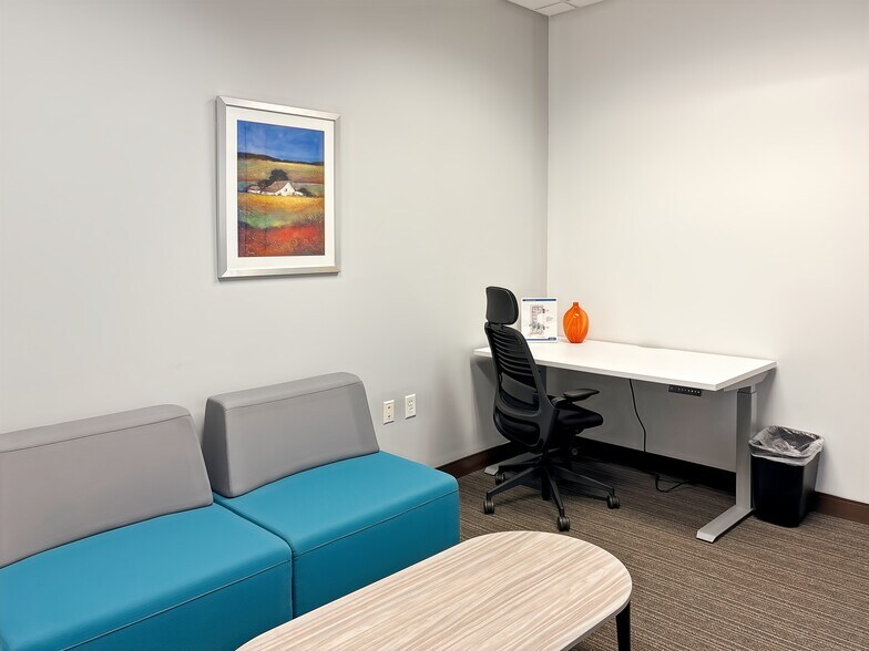 More Photos Of 5550 Wild Rose Ln, West Des Moines Coworking Space