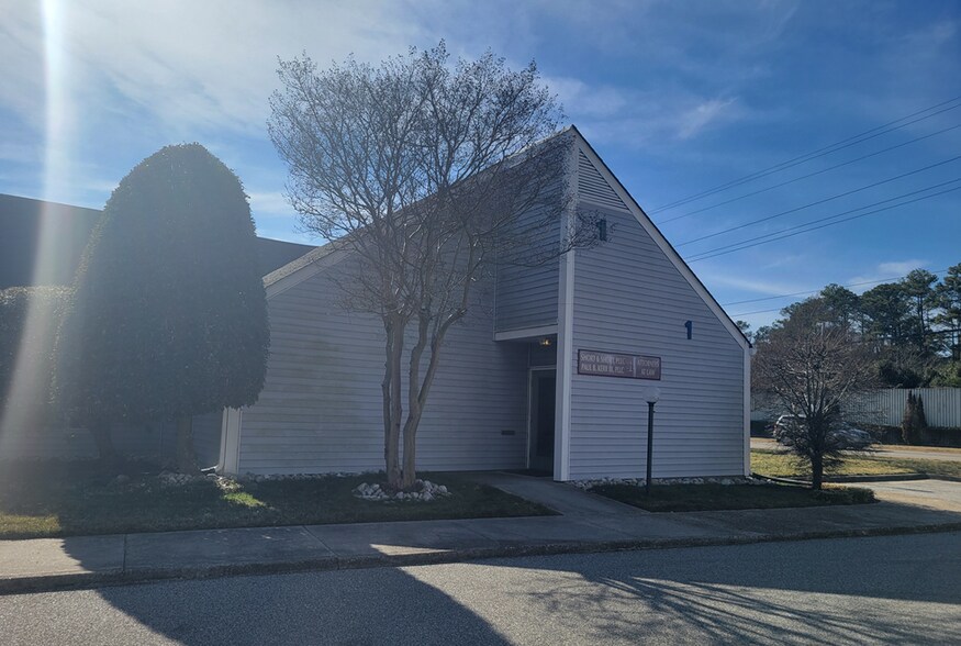 More Photos Of 710 Denbigh Blvd, Newport News Office For Sale