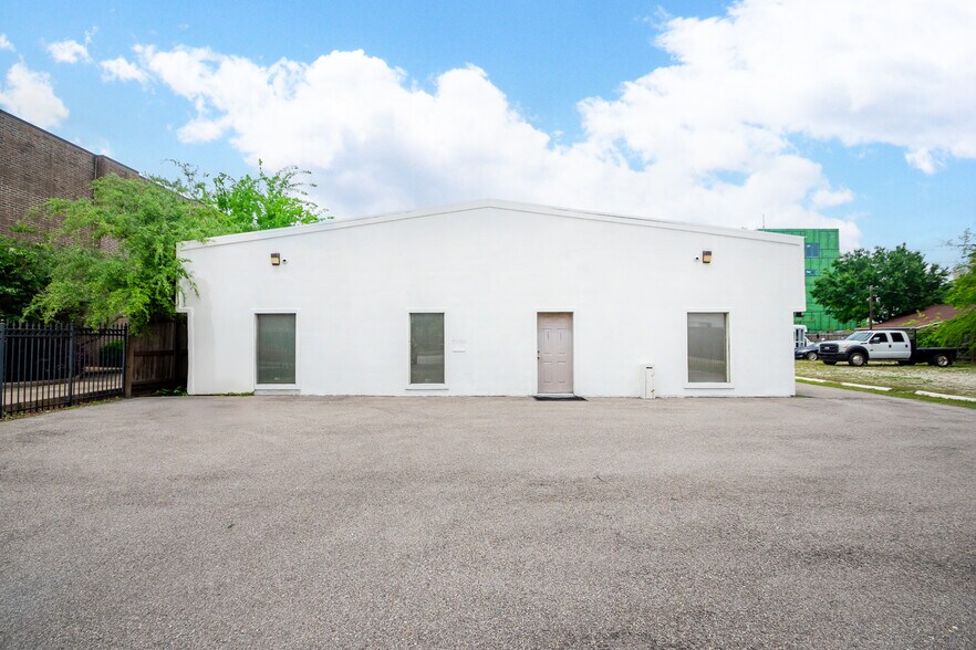Primary Photo Of 5904 Dolores St, Houston Office For Lease