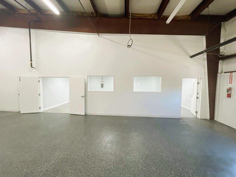 More Photos Of 2291 Traversefield Dr, Traverse City Manufacturing For Lease