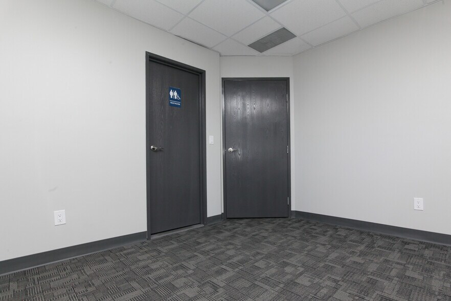 More Photos Of 38300 Van Dyke Ave, Sterling Heights Medical For Lease