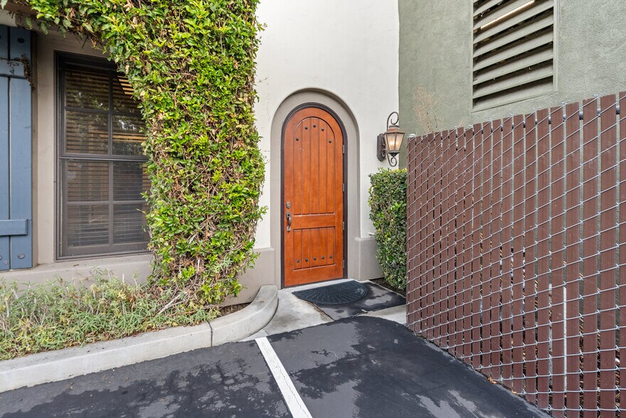 More Photos Of 829 San Benito St, Hollister Office For Sale