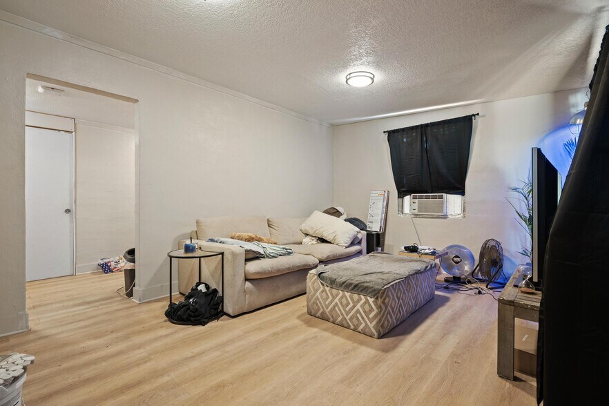 More Photos Of 4349 Louis Ave, Holiday Warehouse For Sale