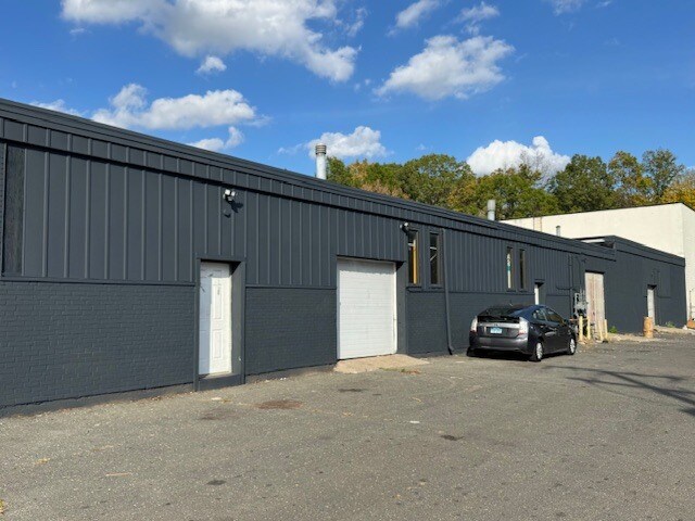 More Photos Of 96 Granby St, Bloomfield Warehouse For Lease