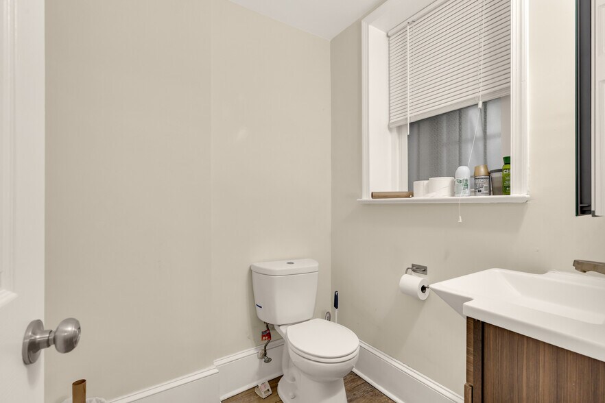 More Photos Of 305-307 Massachusetts NE ave, Washington Apartments For Sale