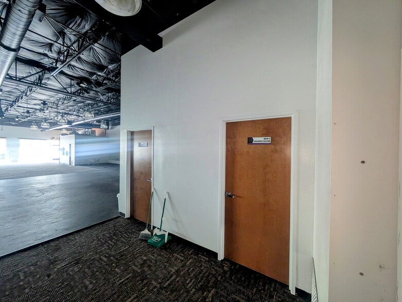 More Photos Of 6220-6230 US 287 HWY, Arlington Unknown For Lease