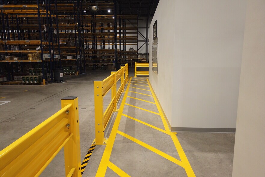 More Photos Of 1245 De L'aviation Av, Dieppe Manufacturing For Lease