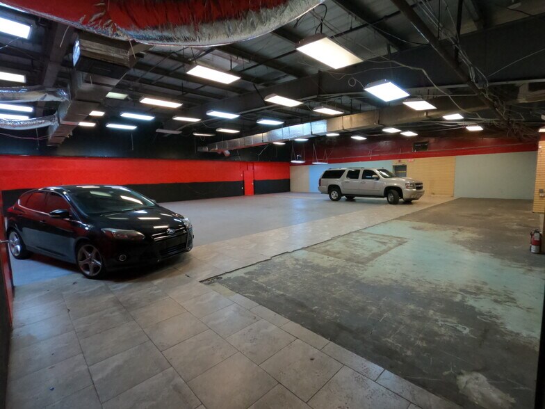 More Photos Of 7685 Pines Blvd, Pembroke Pines Showroom For Lease