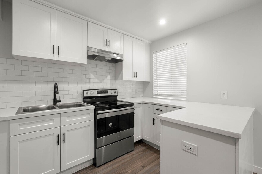More Photos Of 6036 10th Ave, Los Angeles Apartments For Sale