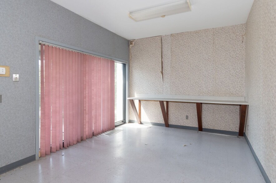 More Photos Of 1906 Warm Springs Rd, Columbus Medical For Sale