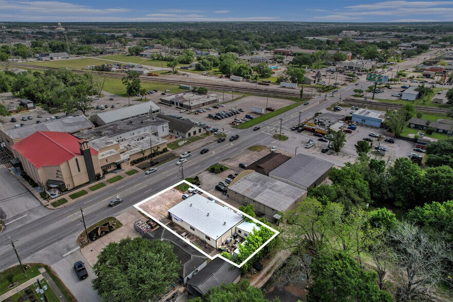 More Photos Of 4214 W Broadway, Pearland Freestanding For Sale