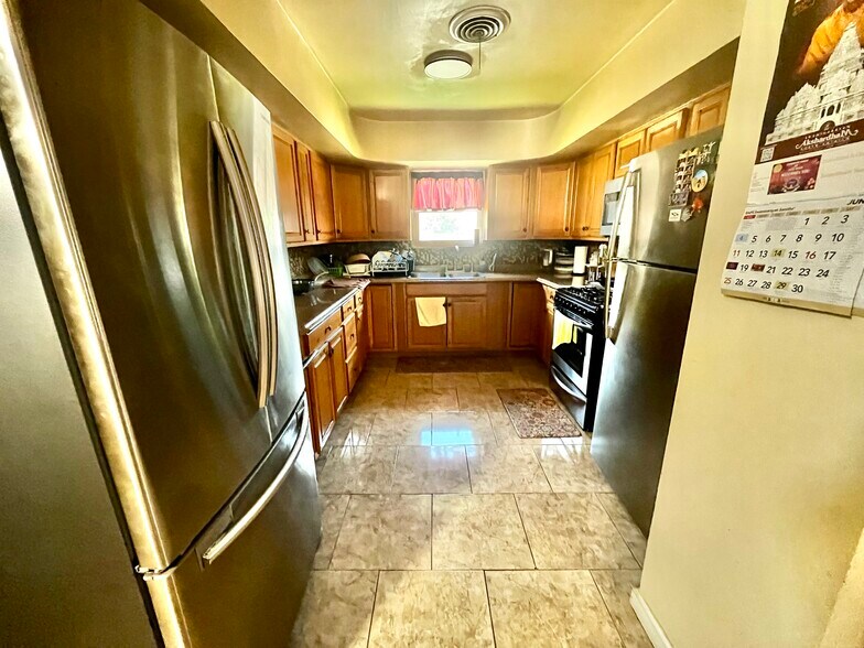 More Photos Of 215 N Broadway St, Post Hotel For Sale