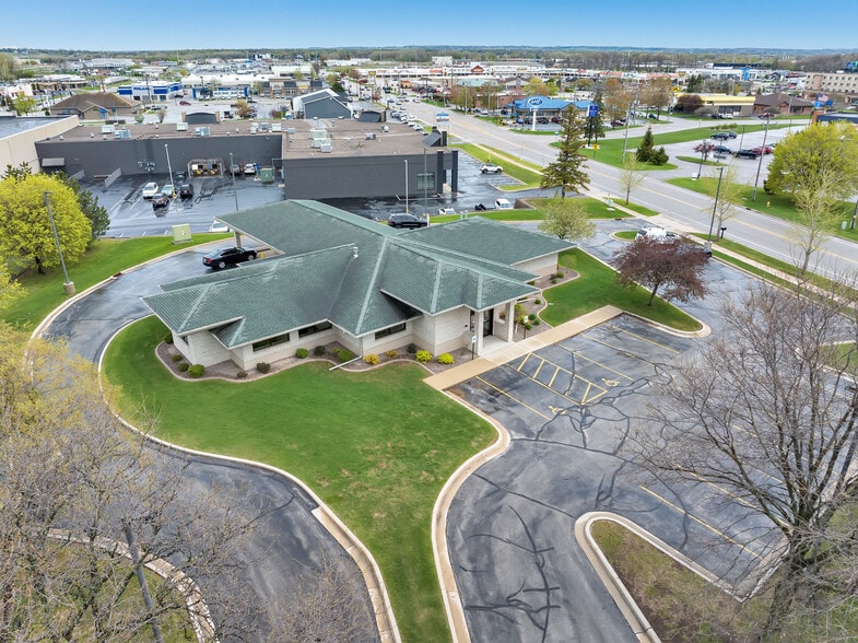 More Photos Of 960 Hansen Rd, Green Bay Office For Lease