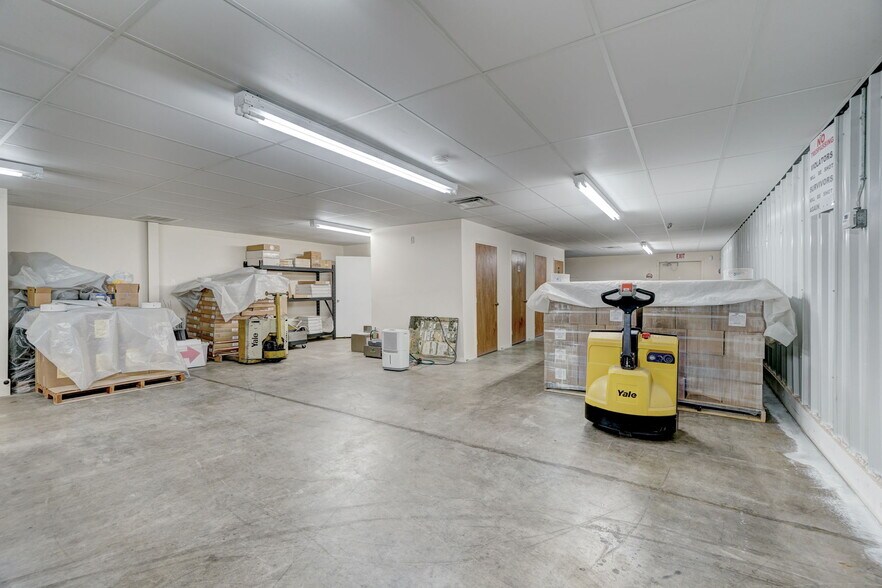 More Photos Of 6176 Boucher Dr, Edmond Distribution For Sale
