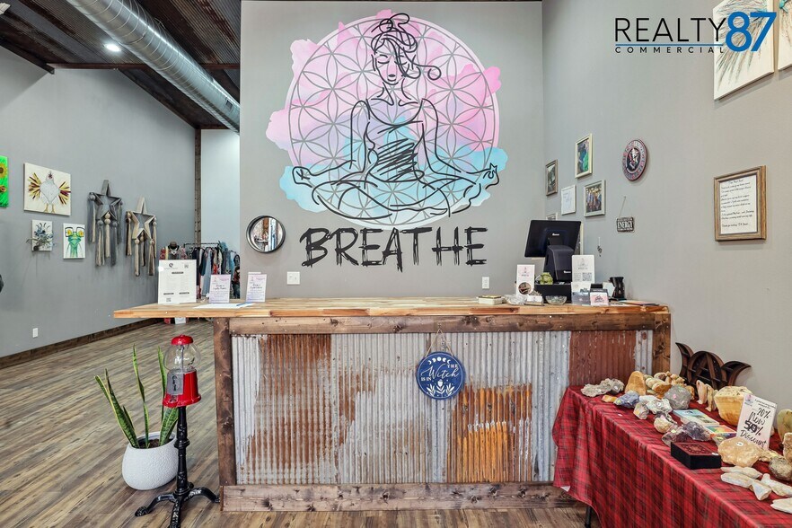 More Photos Of 807 12th st, Belle Plaine General Retail For Sale