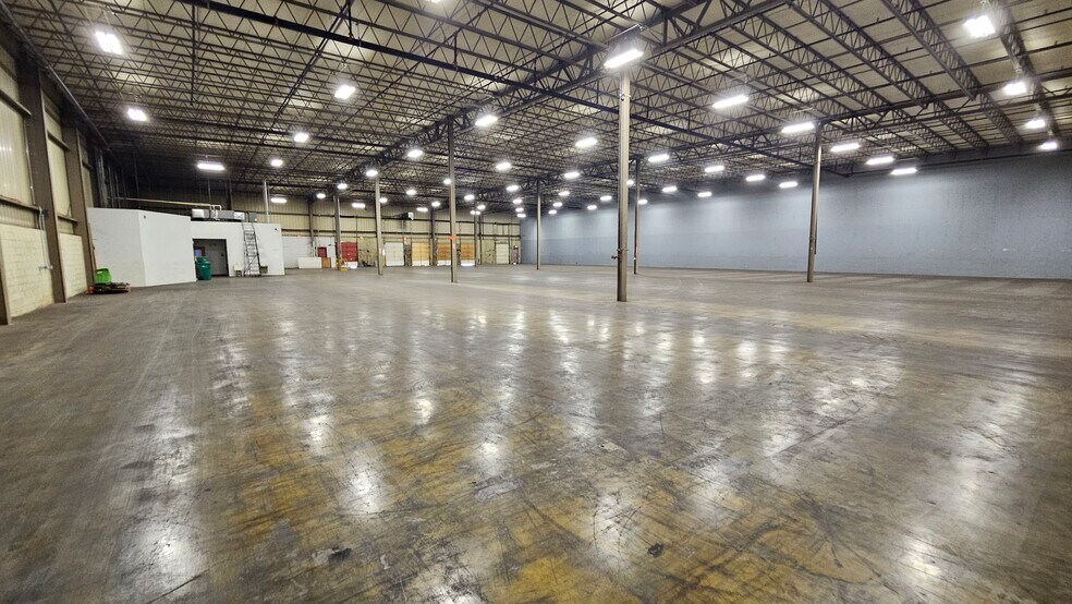 More Photos Of 8 Marway Cir, Rochester Warehouse For Lease