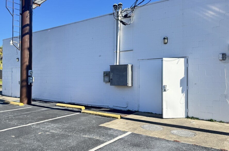 More Photos Of 400 W Cervantes St, Pensacola Flex For Lease