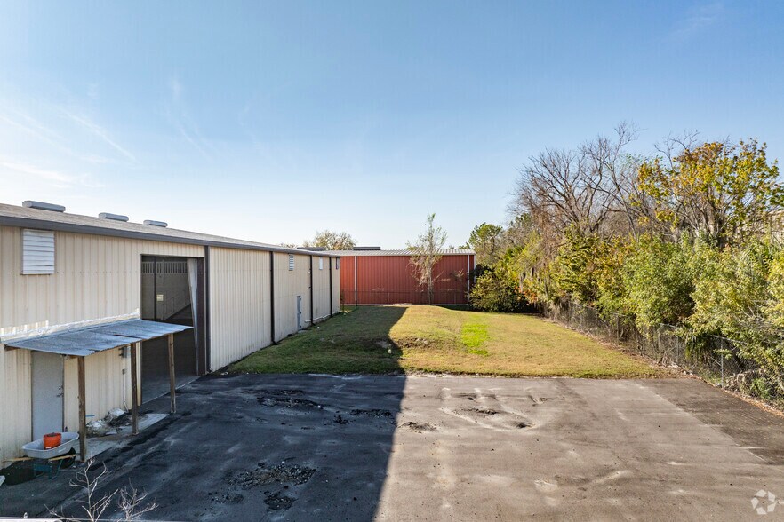 More Photos Of 7818 Depot Ln, Tampa Warehouse For Sale