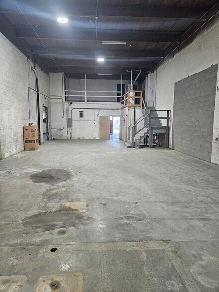 More Photos Of 6145-6153 80 St NW, Edmonton Service For Lease