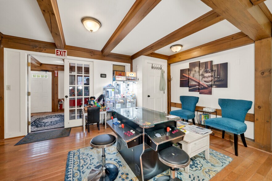 More Photos Of 58 Main St, Topsfield Office For Sale