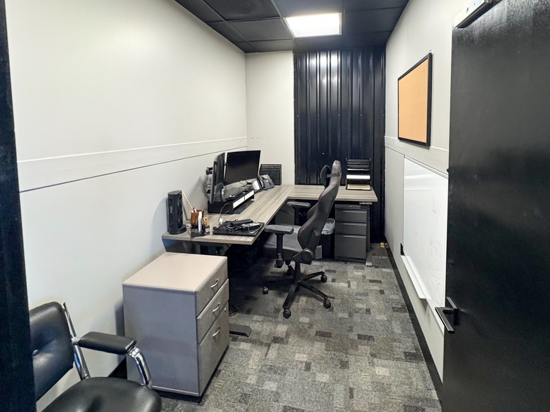 More Photos Of 5770 E Skelly Dr, Tulsa Office For Lease