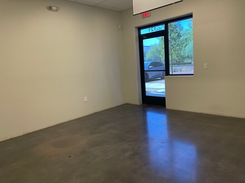 More Photos Of 2942 N Greenfield Rd, Mesa Service For Sale