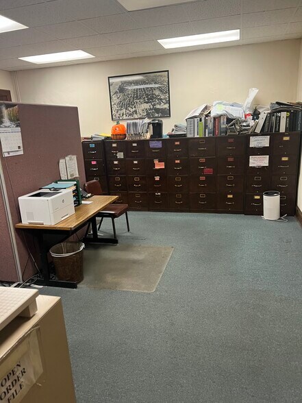 More Photos Of 740 8th Ave, Huntington Warehouse For Lease