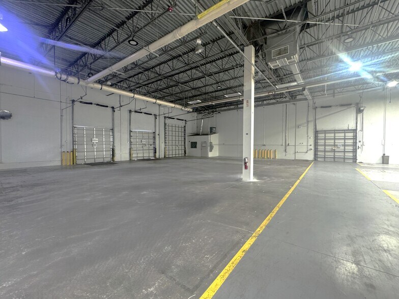 More Photos Of 6690 N Hiatus Rd, Tamarac Distribution For Lease