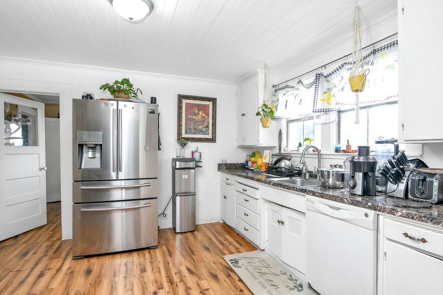 More Photos Of 310 Sandy Ln, Oakley Manufacturing For Sale