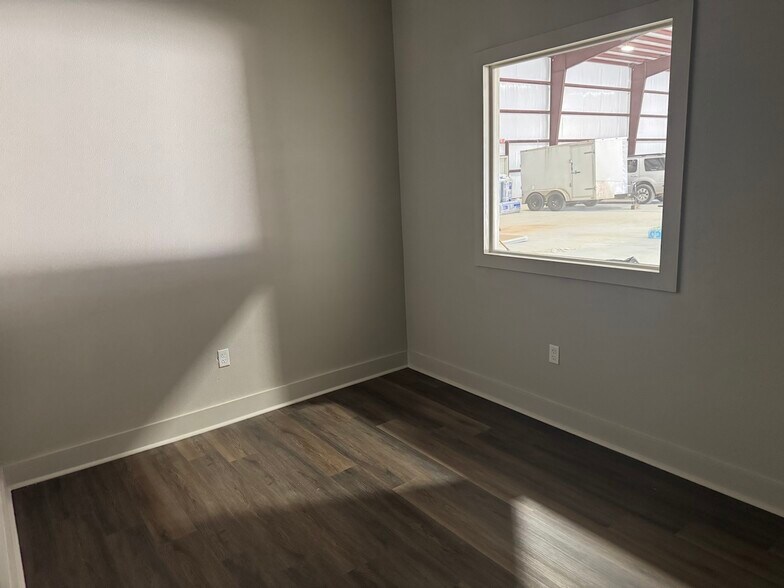 More Photos Of 8805 Industrial Parkway, Beaumont Warehouse For Lease