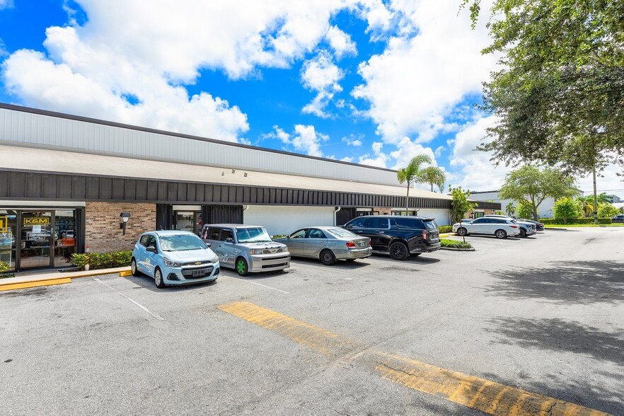 More Photos Of 1967-1985 10th Ave N, Lake Worth Beach Distribution For Sale