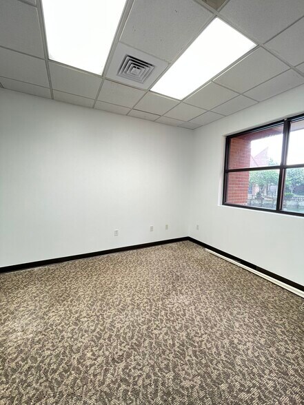 More Photos Of 215 Oak Dr S, Lake Jackson Medical For Lease