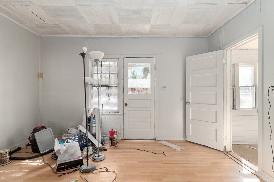 More Photos Of 1007 25th St, Ocala General Retail For Sale