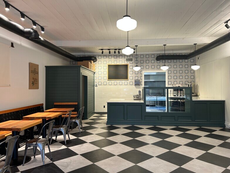 More Photos Of 50 S Forest Ave, Hartwell Storefront For Sale