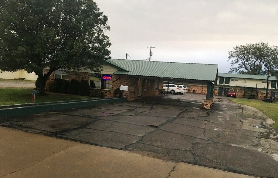 Primary Photo Of 1720 S Grand Ave, Cherokee Hotel For Sale